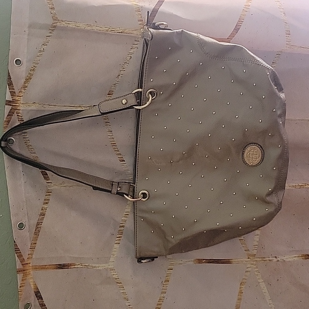 Dana Buchman shoulder purse. This bag is excellent shape, no shoulder strap.